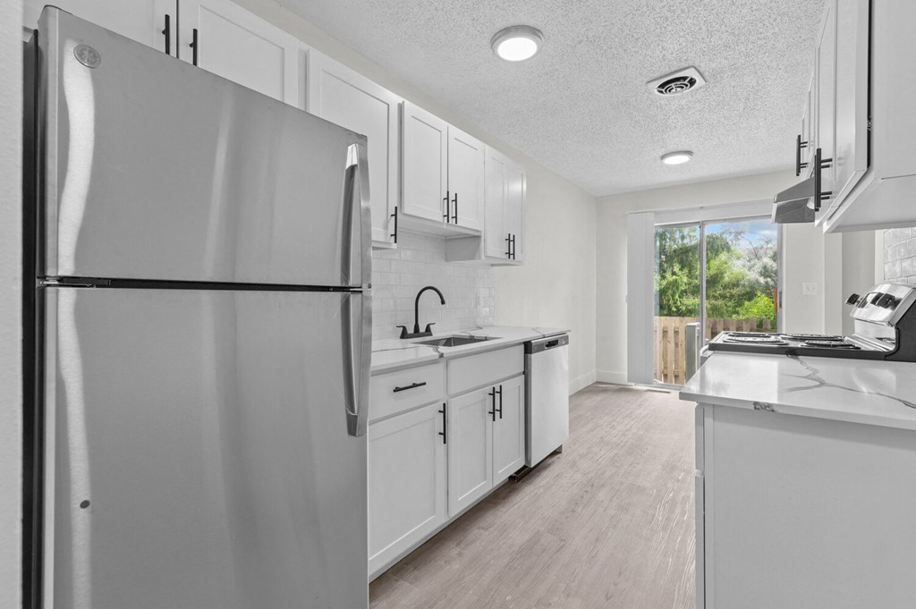 Modern Kitchen at Sterling Lake - Sterling Heights, MI, Michigan, 48312