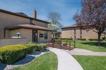 Leasing Office - Photo Gallery 25