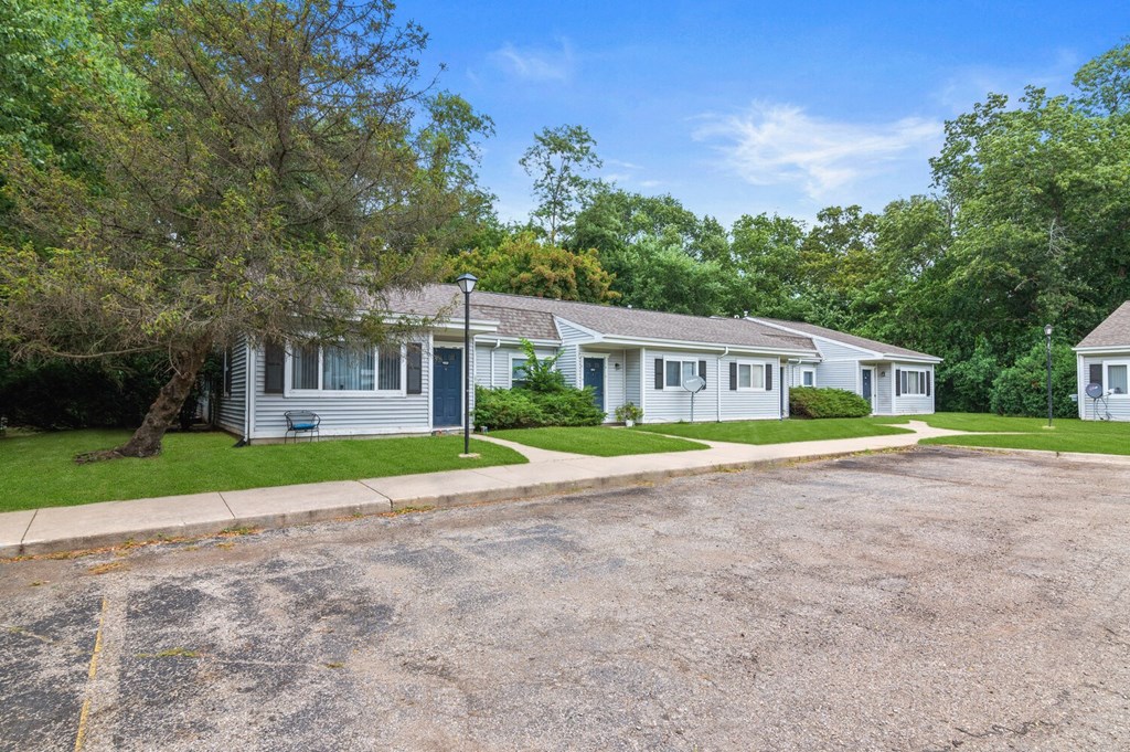 White building view at Parchment Point Townhomes & Apartments - Parchment, MI, Parchment, 49004