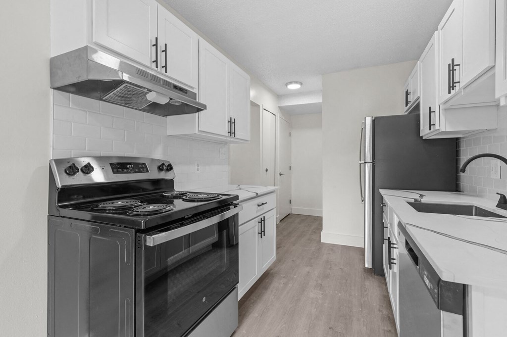 Fully Equipped Kitchen at Sterling Lake - Sterling Heights, MI, Michigan