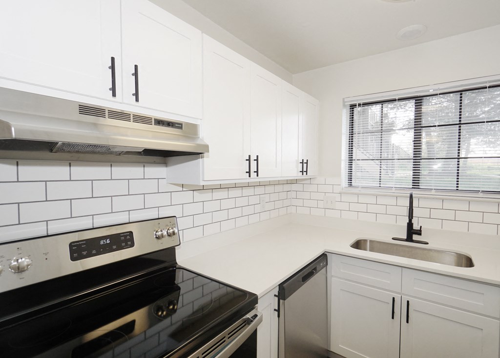 apartments with a pool in auburn hills mi