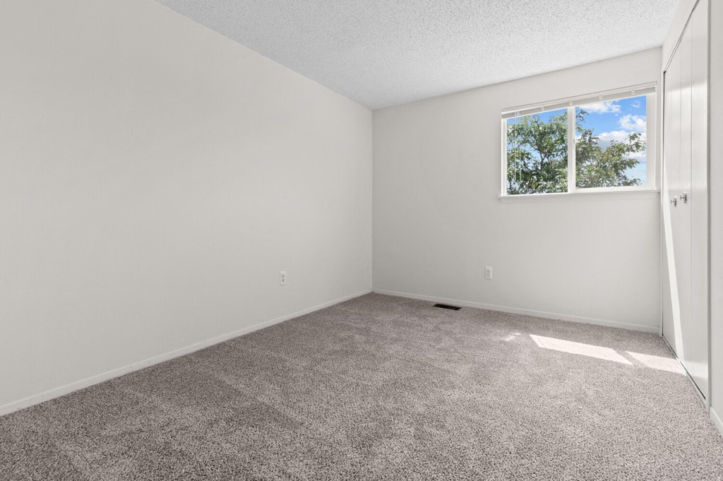 Vacant Bedroom at Sterling Lake - Sterling Heights, MI, Sterling Heights, MI, 48312