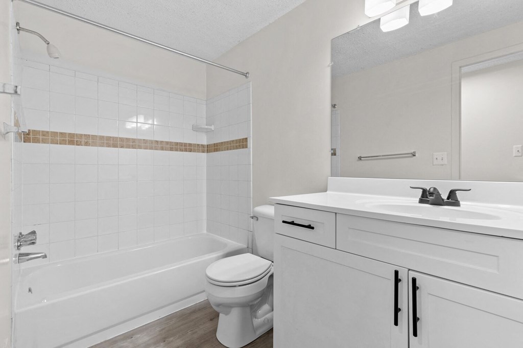Bathroom With Bathtub at Sterling Lake - Sterling Heights, MI, Sterling Heights