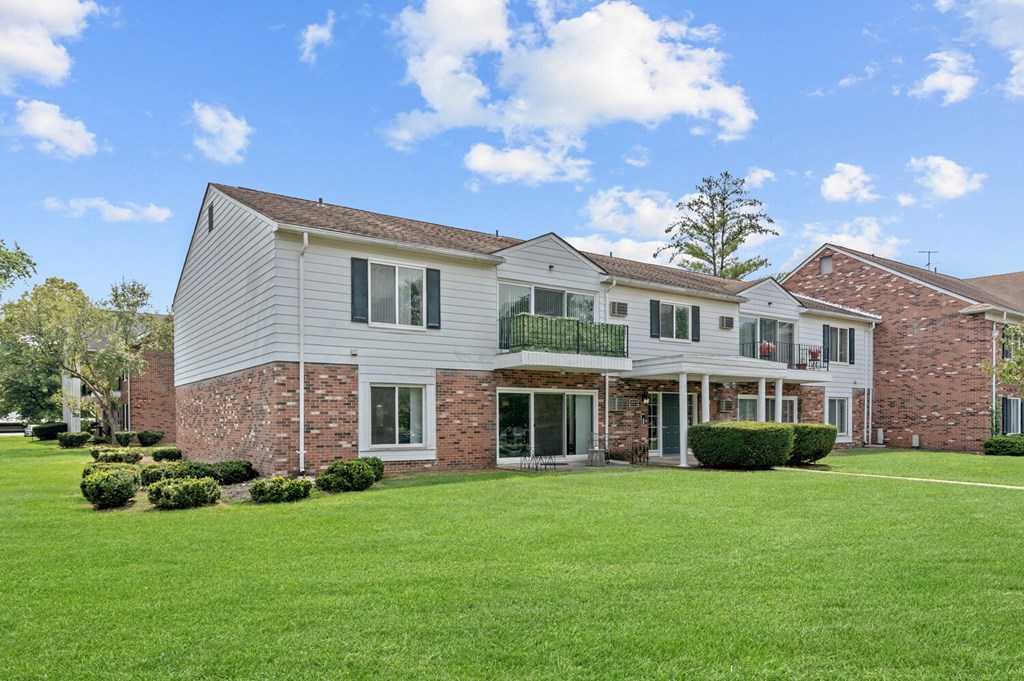 Lush Green Landscape at Apple Ridge Apartments - Livonia, MI, Michigan