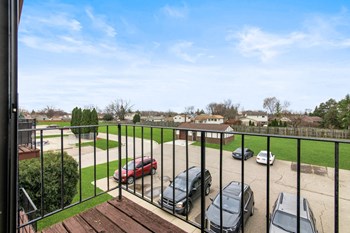 Newly Renovated Luxury Apartments in Clinton Township, MI - Photo Gallery 3