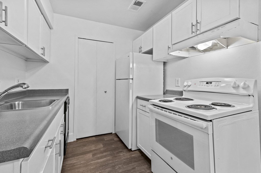 the preserve at ballantyne commons apartment kitchen
