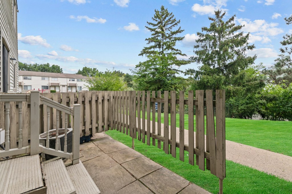 Courtyard View at Sterling Lake - Sterling Heights, MI, Sterling Heights, MI