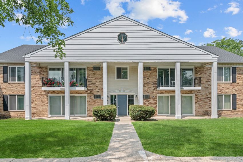 Apple Ridge Apartments Livonia, MI, 31200 Morlock St, Livonia, MI