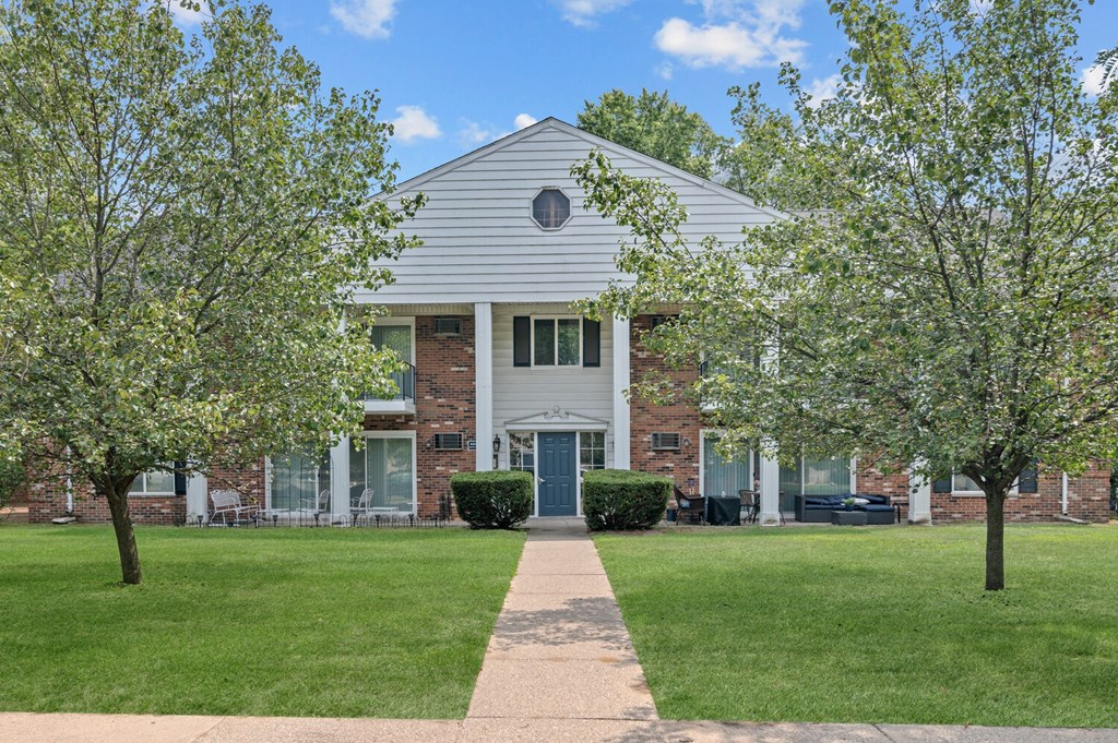 Walking Path at Apple Ridge Apartments - Livonia, MI, Michigan, 48152