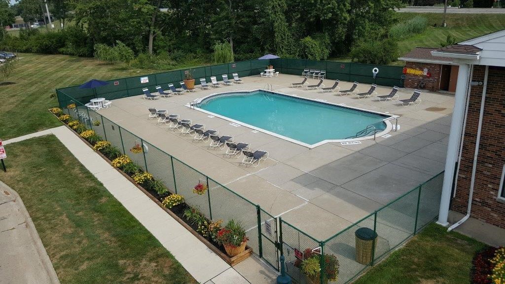 Brittany Park Apartments Harrison Twp, 35255 Brittany Park Dr