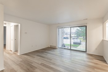 Reserve At Westland Westland Mi Apartments 37410 Fountain Park Cir Westland Mi Rentcafe