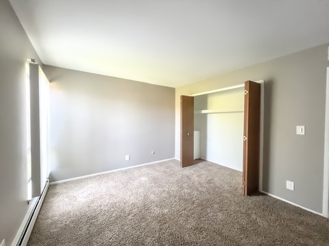 a bedroom with a carpeted floor and an open door