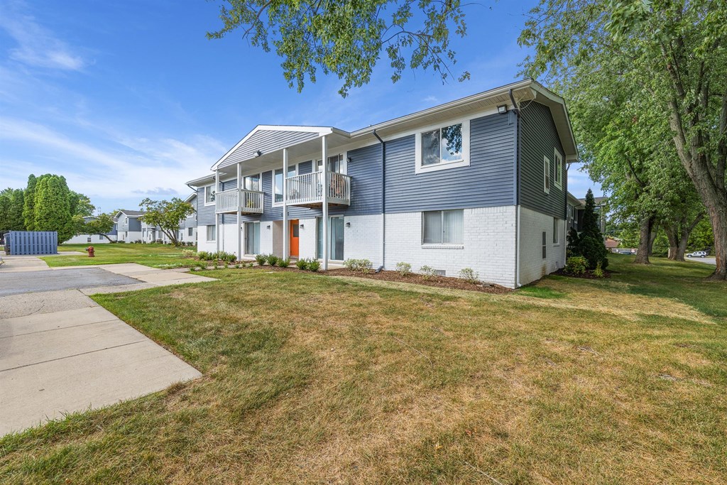 Building at Town & Country Apartments - Wixom, MI, Wixom, 48393