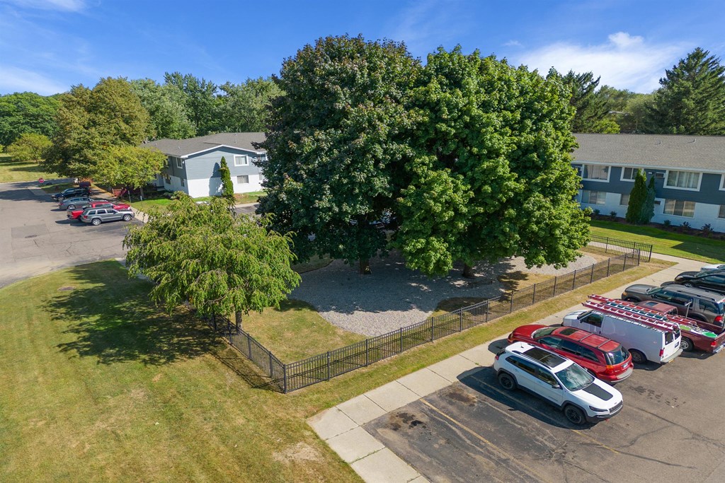 Town & Country Apartments Wixom, MI, 48200 W Pontiac Trail Ste 2