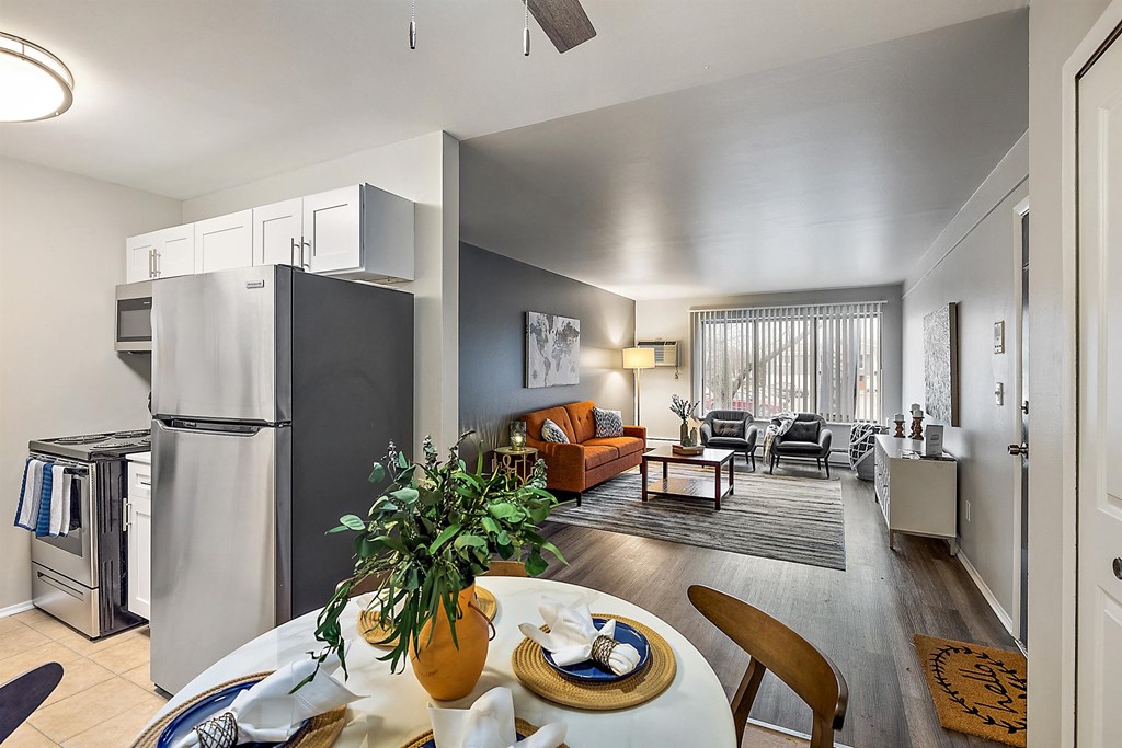 Town & Country Apartments Wixom, MI, 48200 W Pontiac Trail Ste 2