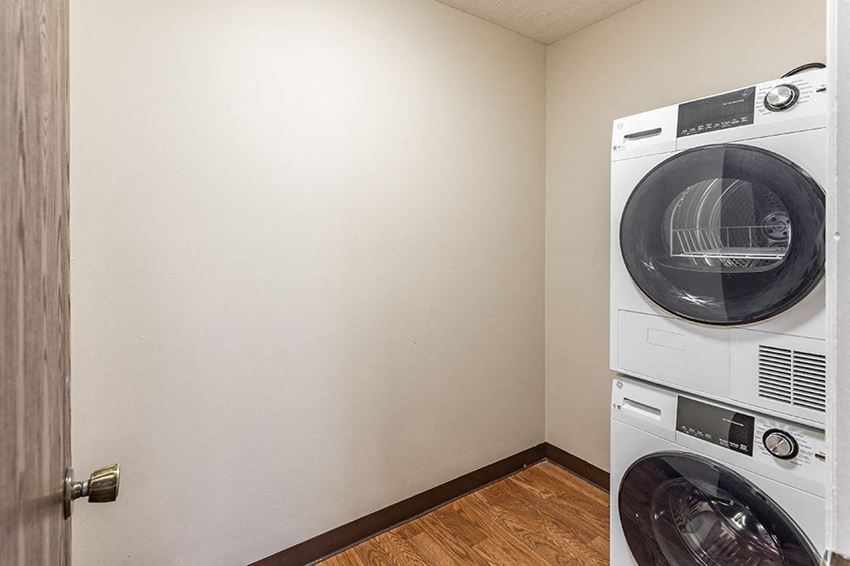 5332 W Michigan Ave #201 1-2 Beds Apartment for Rent - Photo Gallery