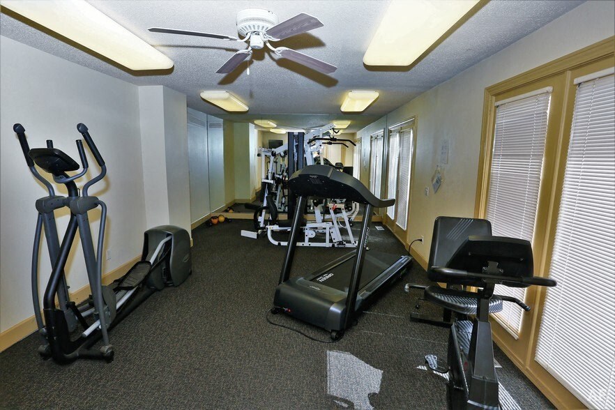 Spacious one, two and three bedroom apartments in Southfield, MI