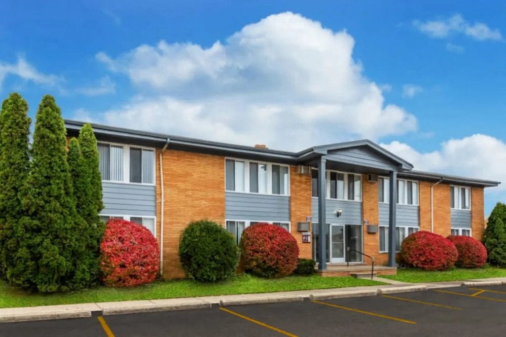 Pet friendly apartments in Roseville, MI