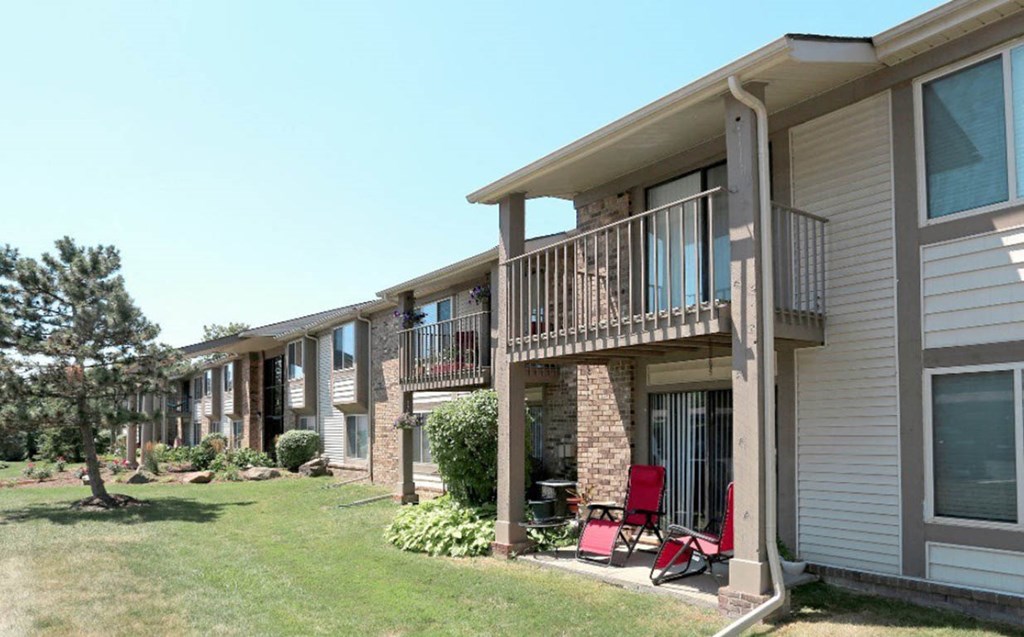 Exterior at Edge At Farmington Hills - Farmington Hills, MI, Michigan