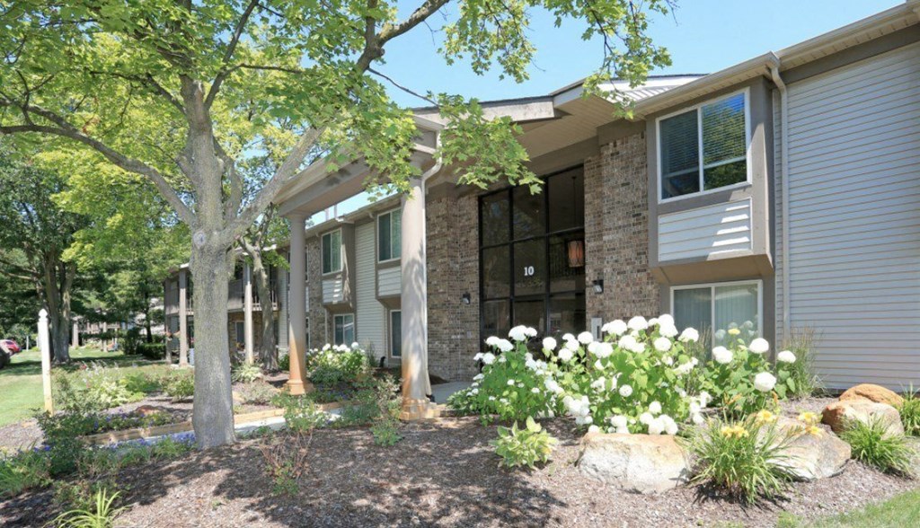 Garden Space at Edge At Farmington Hills - Farmington Hills, MI, Michigan, 48334