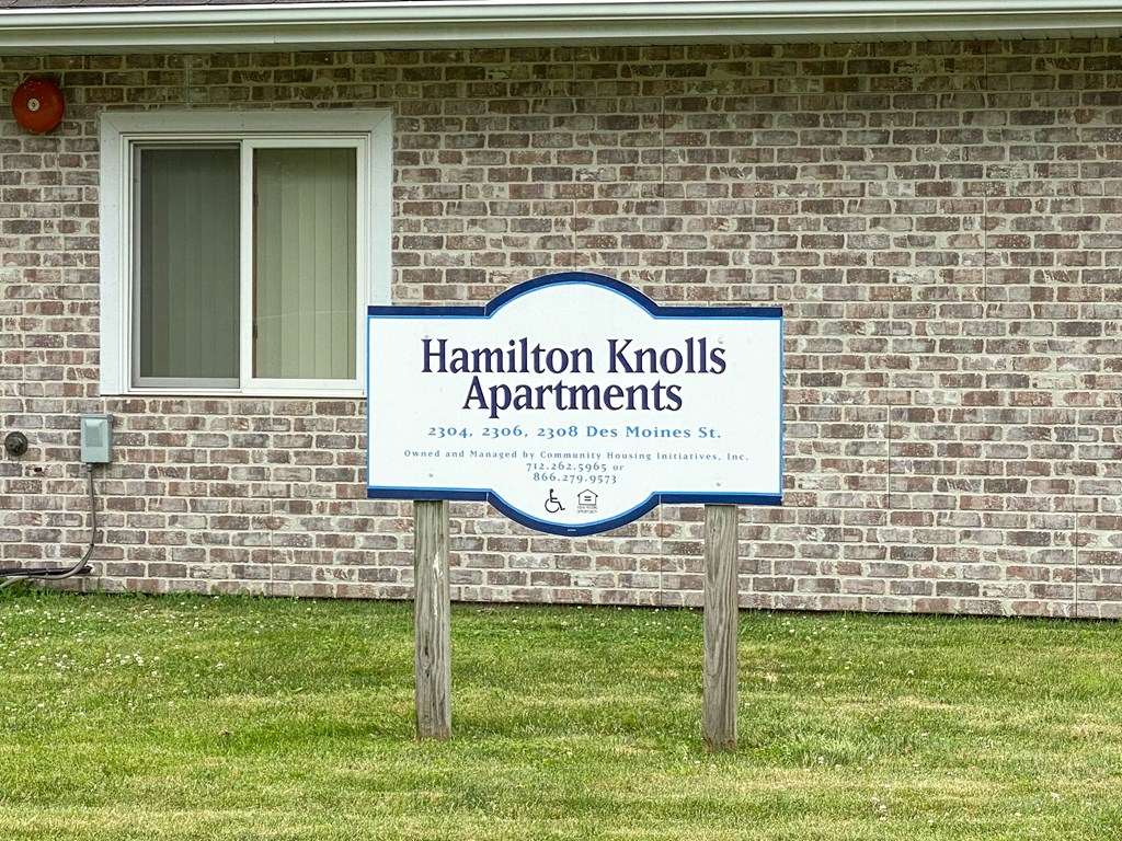 Hamilton Knolls sign