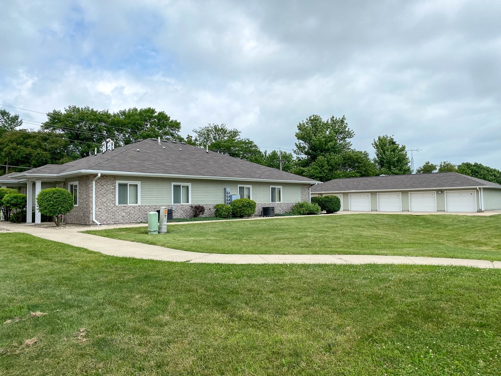 Hamilton Knolls grounds