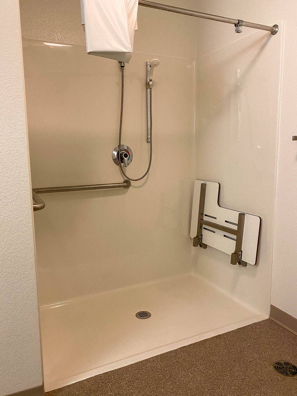 Hamilton Knolls Unit 10 Shower