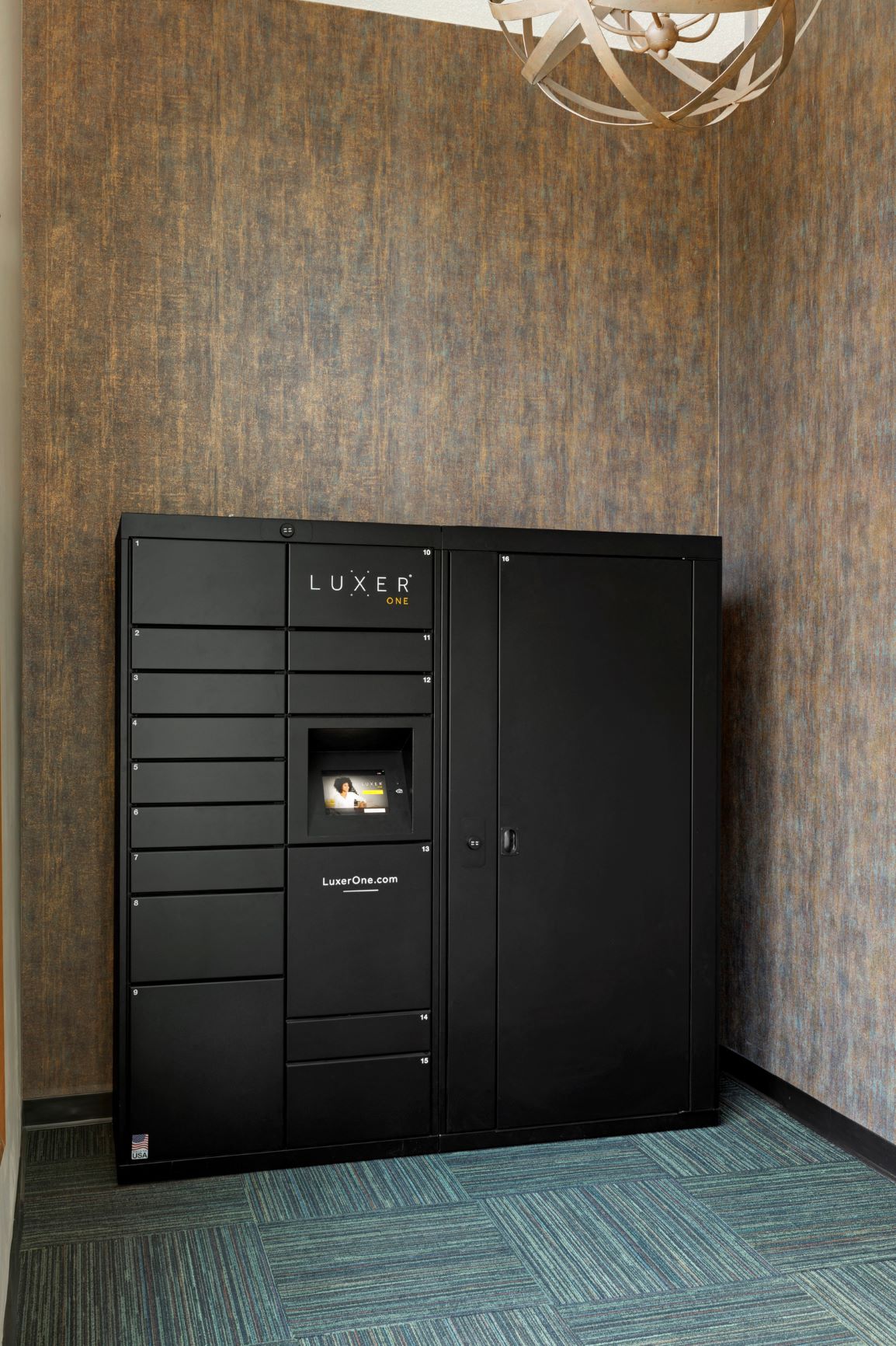 MacLaren Hill Apartments in Saint Paul, MN Package Lockers