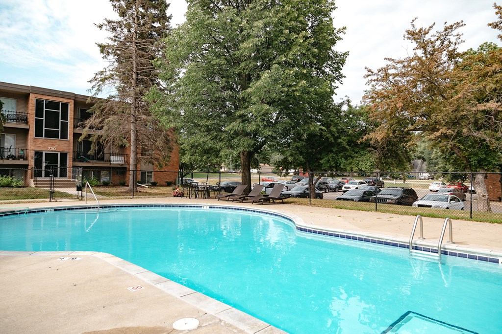 Garden Grove Apartments New Brighton, MN Pool