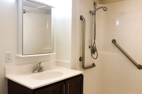 Richfield Towers Apartments in Richfield, MN Bathroom