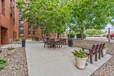 4300 Robbins Landing 1-2 Beds Apartment for Rent