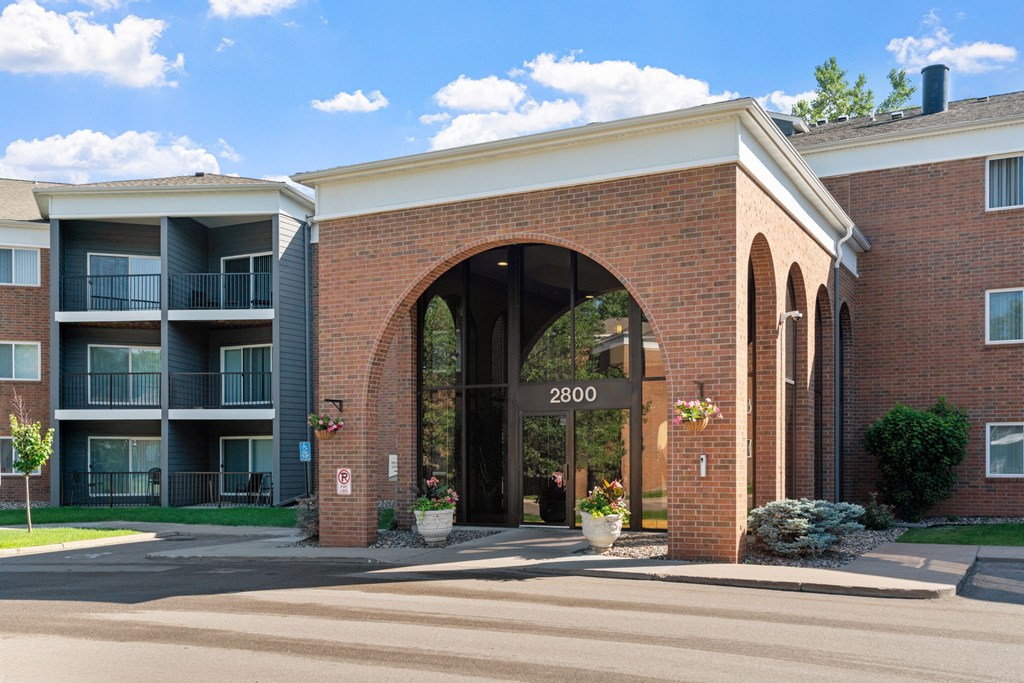 Exterior of 2800 Rustic Place at Cedars Lakeside, Little Canada 55117