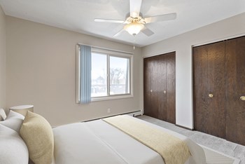 Beach South at the Lake Apartments in Robbinsdale, MN Bedroom or Office - Photo Gallery 6
