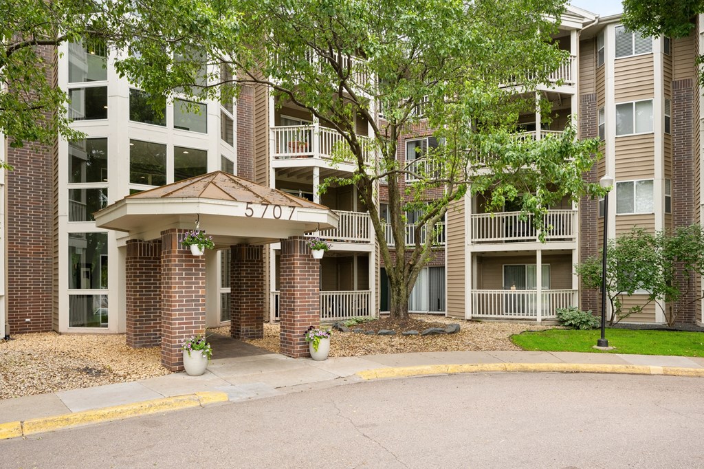 our apartments are located in the heart of a city at Cityscape, St Louis Park, 55416