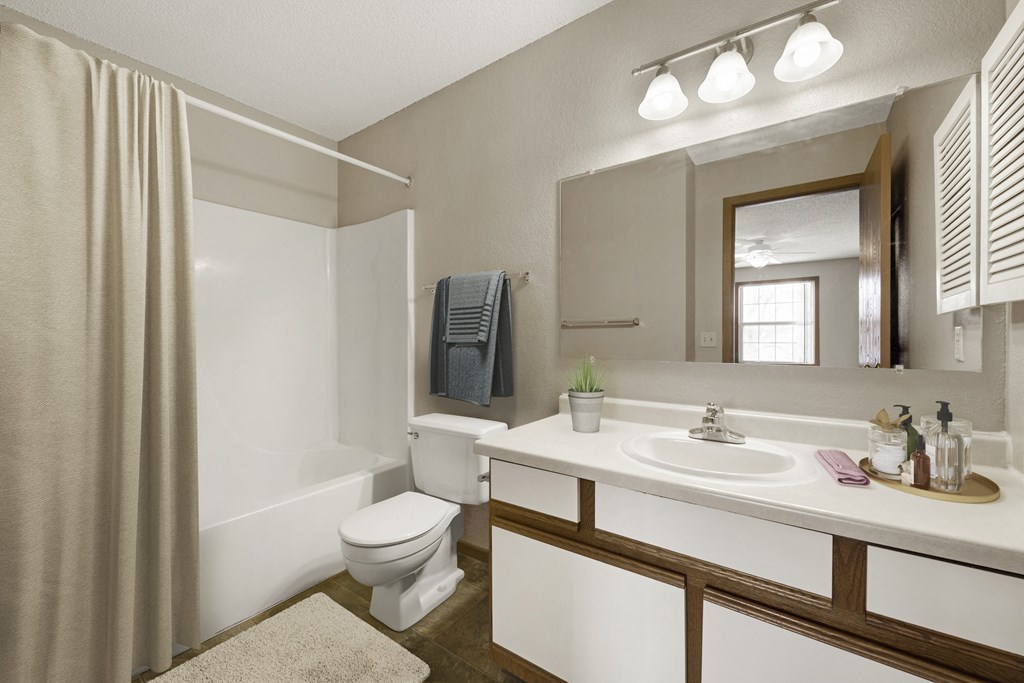 Evans Meadows Apartments in Elk River, MN Bathroom