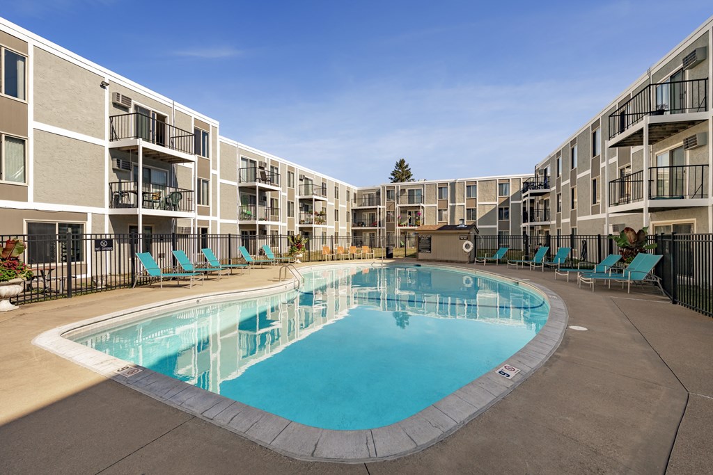 Lou Park Apartments in St. Louis Park, MN Pool