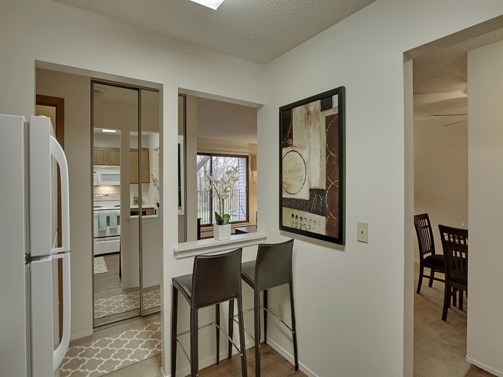 Willow Pond Apartments in Burnsville, MN Kitchen