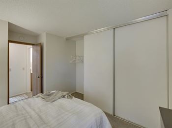 Willow Pond Apartments in Burnsville, MN Bedroom