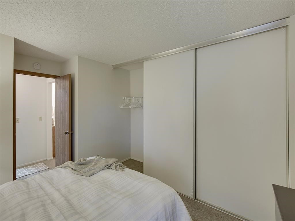 Willow Pond Apartments in Burnsville, MN Bedroom