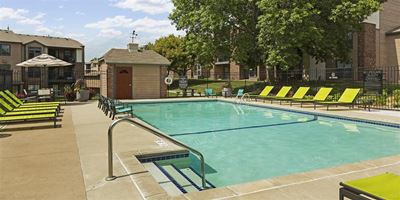 Eden Commons Apartments in Eden Prairie, MN Outdoor Pool
