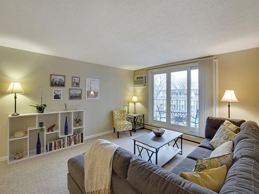 The Calhoun Greenway Living Room Axon Green in Minneapolis, MN - Photo Gallery