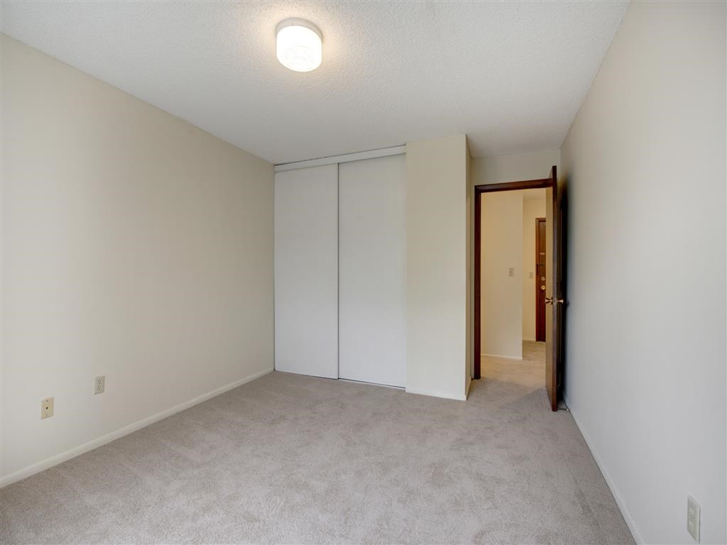 Silver Lake Apartments in New Brighton, MN Bedroom