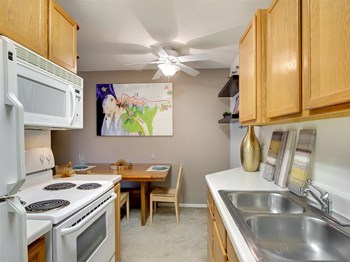 Minnehaha Manor Kitchen Minnehaha Manor Apartments in Oakdale, MN Kitchen Appliances - Photo Gallery 2