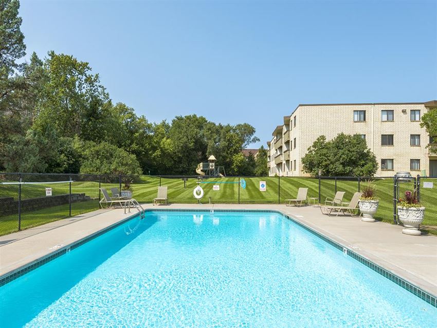Oakwood Outdoor Pool Oakwood Apartments in Plymouth, MN Outdoor Pool