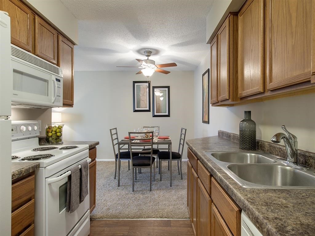 Oakwood Apartments in Plymouth, MN Kitchen