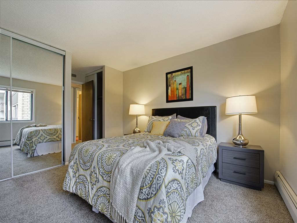 Oakwood Apartments in Plymouth, MN Dual Closets Bedroom