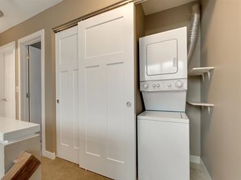 MacLaren Hill Apartments in St. Paul, MN Washer and Dryer In-Unit