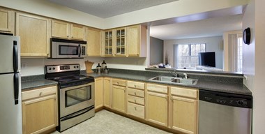 Mallard Creek Apartments in Golden Valley, MN Stainless Steel Appliances Kitchen