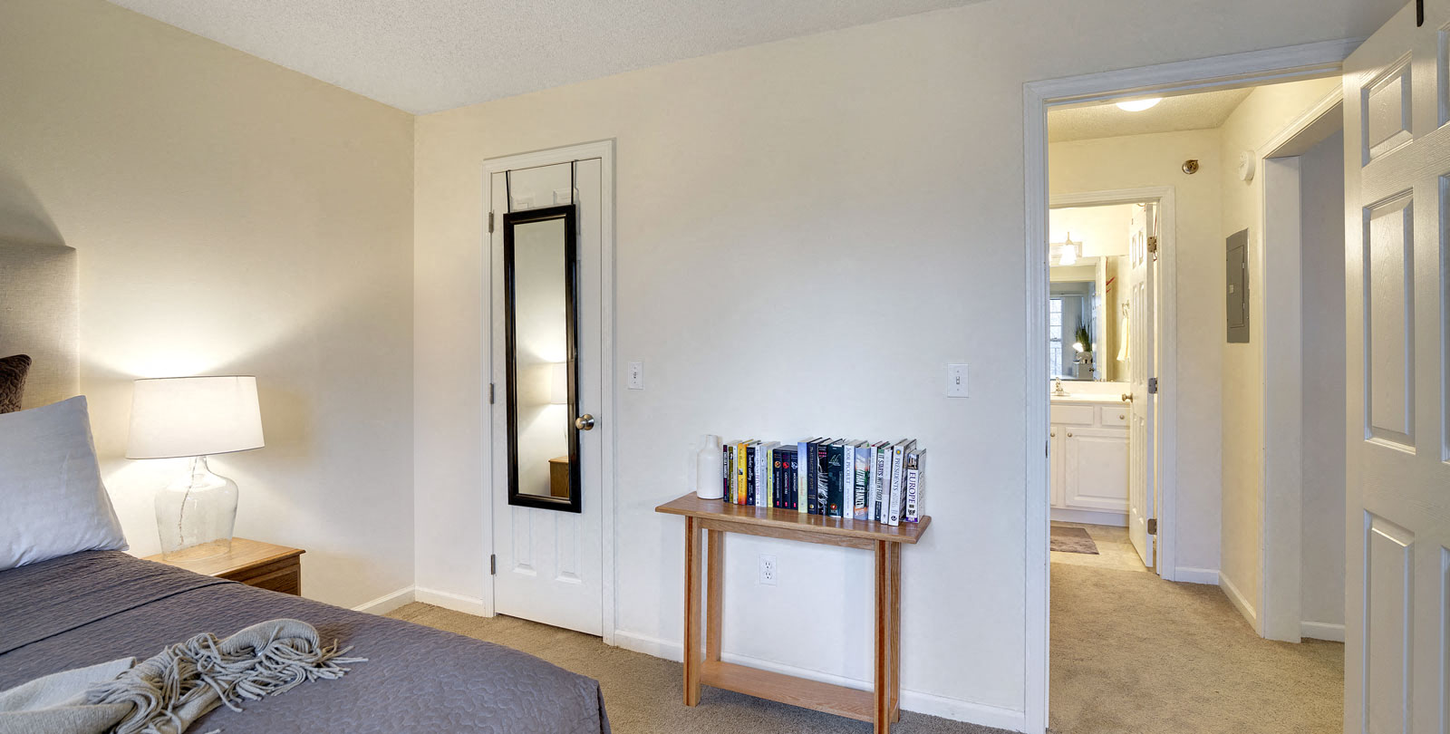 Mallard Creek Apartments in Golden Valley, MN Bedroom