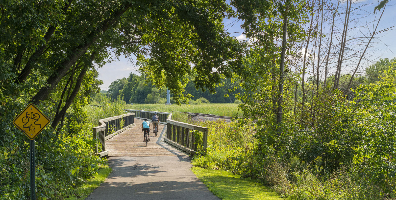 Medicine Lake Apartments in Plymouth, MN Walking Trails